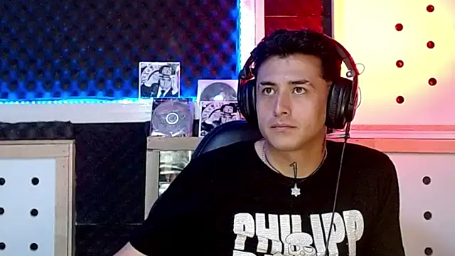 Snapshot of Darko0717 chatting on December 4, 1:25 am Darko0717 online show from December 4, 1:25 am