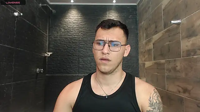 Snapshot of lorenzo_rey chatting on January 21, 2:11 pm lorenzo rey online show from January 21, 2:11 pm