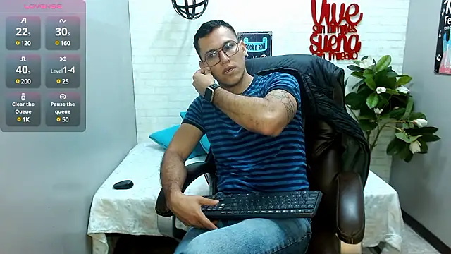 Snapshot of lorenzo_rey chatting on December 4, 2:15 pm lorenzo rey online show from December 4, 2:15 pm