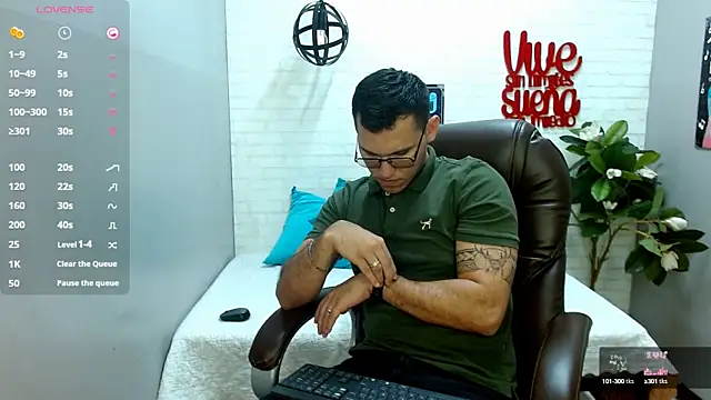 Snapshot of lorenzo_rey chatting on December 5, 2:22 pm lorenzo rey online show from December 5, 2:22 pm