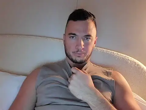 paulblack21 online show from April 11, 7:39 pm