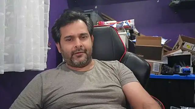 Snapshot of Sakhtlaundaz chatting on September 26, 3:37 am Sakhtlaundaz online show from September 26, 3:37 am