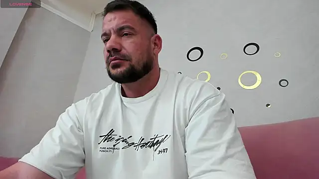 Snapshot of musclemonster31 chatting on February 3, 10:00 pm musclemonster31 online show from February 3, 10:00 pm