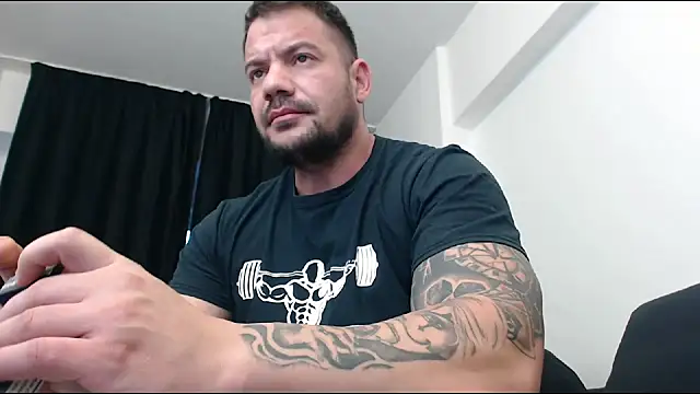 Snapshot of musclemonster31 chatting on December 22, 6:06 am musclemonster31 online show from December 22, 6:06 am