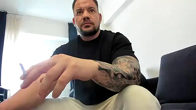 Snapshot of musclemonster31 chatting on February 28, 8:42 am musclemonster31 online show from February 28, 8:42 am