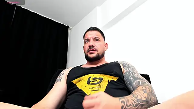 Snapshot of musclemonster31 chatting on October 14, 3:08 pm musclemonster31 online show from October 14, 3:08 pm