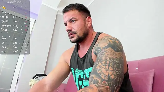 Snapshot of musclemonster31 chatting on December 10, 9:43 pm musclemonster31 online show from December 10, 9:43 pm