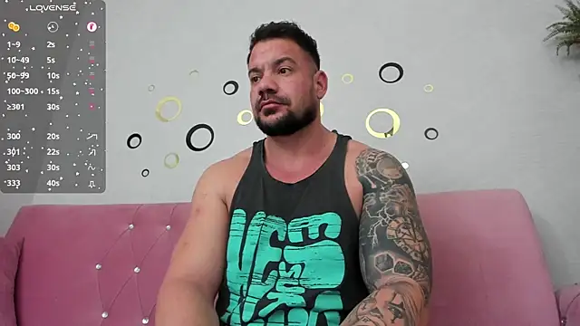 Snapshot of musclemonster31 chatting on February 4, 11:16 pm musclemonster31 online show from February 4, 11:16 pm