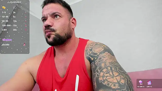 Snapshot of musclemonster31 chatting on January 2, 8:13 pm musclemonster31 online show from January 2, 8:13 pm