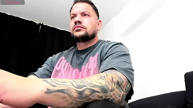 Snapshot of musclemonster31 chatting on October 30, 9:49 pm musclemonster31 online show from October 30, 9:49 pm