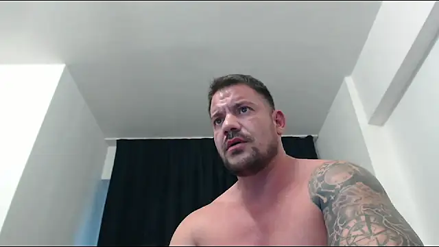 Snapshot of musclemonster31 chatting on December 6, 2:17 pm musclemonster31 online show from December 6, 2:17 pm