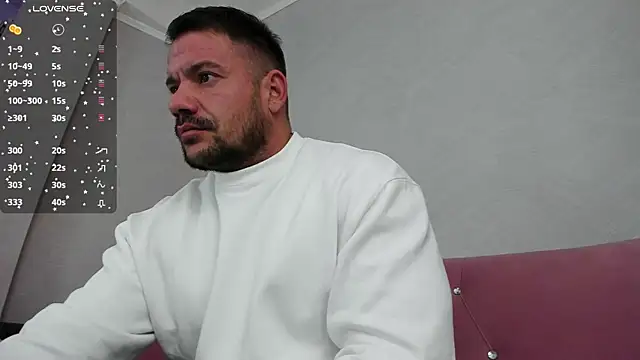 Snapshot of musclemonster31 chatting on December 18, 8:47 pm musclemonster31 online show from December 18, 8:47 pm