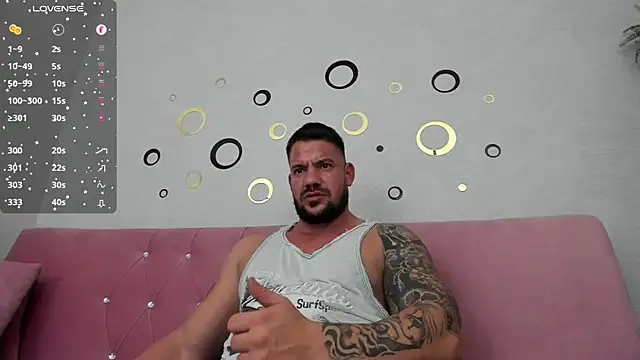 Snapshot of musclemonster31 chatting on January 13, 6:16 am musclemonster31 online show from January 13, 6:16 am