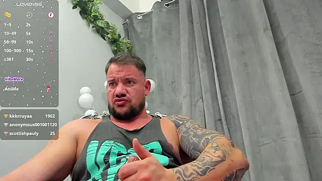 Snapshot of musclemonster31 chatting on February 9, 6:54 am musclemonster31 online show from February 9, 6:54 am