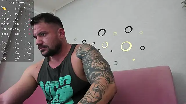 Snapshot of musclemonster31 chatting on January 25, 9:35 pm musclemonster31 online show from January 25, 9:35 pm