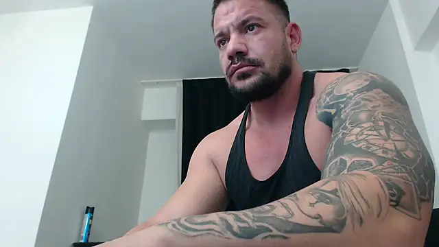 Snapshot of musclemonster31 chatting on December 5, 4:20 am musclemonster31 online show from December 5, 4:20 am