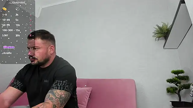 Snapshot of musclemonster31 chatting on December 30, 10:12 pm musclemonster31 online show from December 30, 10:12 pm