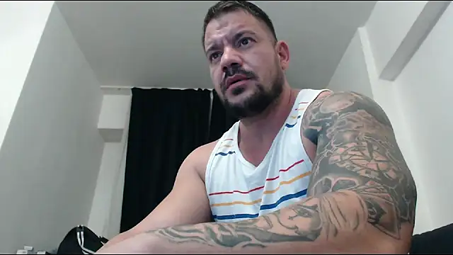 Snapshot of musclemonster31 chatting on January 1, 1:37 am musclemonster31 online show from January 1, 1:37 am