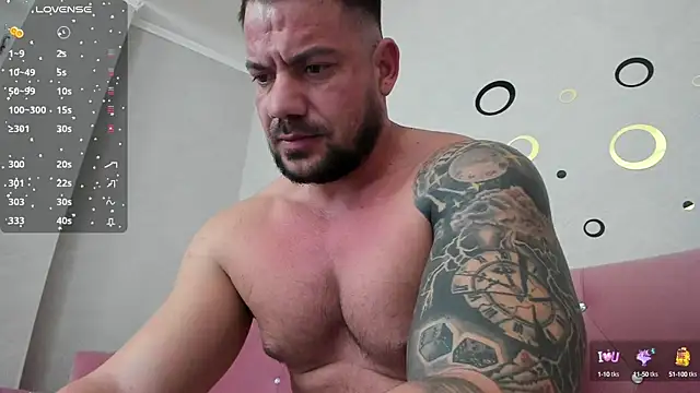 Snapshot of musclemonster31 chatting on February 1, 9:29 pm musclemonster31 online show from February 1, 9:29 pm