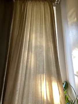 YesTheSexiest online show from February 26, 4:30 pm