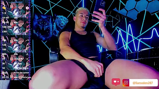 Snapshot of IanValencia_ chatting on February 9, 6:26 pm IanValencia online show from February 9, 6:26 pm