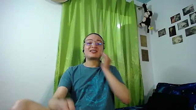 Snapshot of monkeywillwhite chatting on October 24, 2:24 am monkeywillwhite online show from October 24, 2:24 am