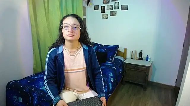 Snapshot of monkeywillwhite chatting on October 25, 3:08 am monkeywillwhite online show from October 25, 3:08 am