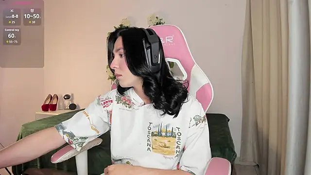 Snapshot of Jiggly__ chatting on October 11, 1:20 am Jiggly online show from October 11, 1:20 am