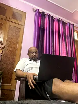 Snapshot of Dick_6inches chatting on October 13, 3:34 am Dick 6inches online show from October 13, 3:34 am