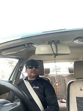 Snapshot of Dick_6inches chatting on October 29, 6:38 am Dick 6inches online show from October 29, 6:38 am