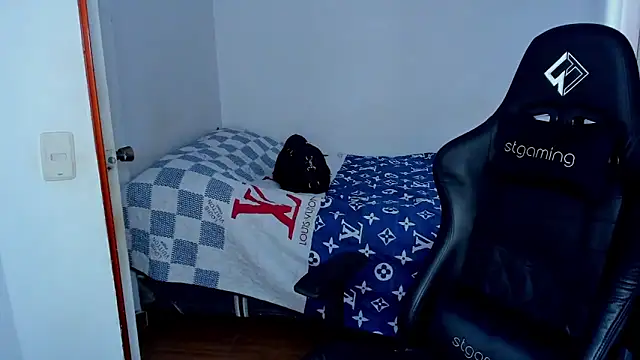 Tommy Bred online show from February 25, 8:32 pm