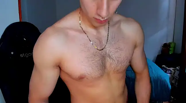 Snapshot of Tommy_Bred chatting on March 6, 5:43 pm Tommy Bred online show from March 6, 5:43 pm