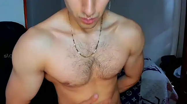 Snapshot of Tommy_Bred chatting on February 8, 5:08 pm Tommy Bred online show from February 8, 5:08 pm