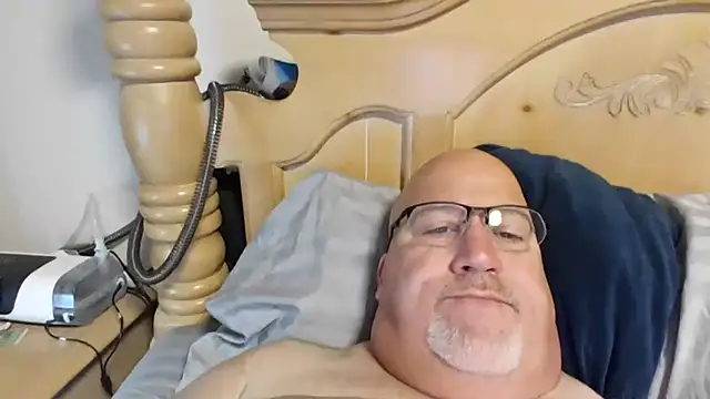 Bigbear0563 online show from April 17, 4:31 pm