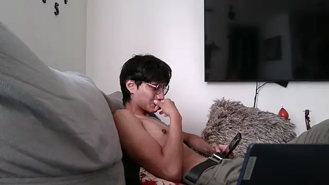 Snapshot of LuiSexvill chatting on September 12, 7:47 pm LuiSexvill online show from September 12, 7:47 pm