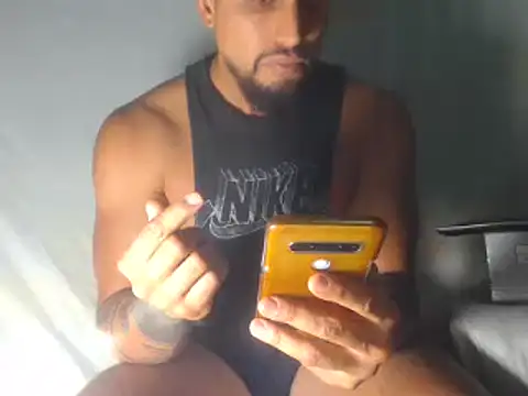 Snapshot of sebasx412 chatting on October 19, 3:11 am sebasx412 online show from October 19, 3:11 am