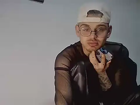 MariusL91908844 online show from February 1, 6:06 pm