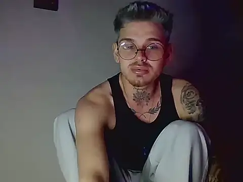 MariusL91908844 online show from February 4, 8:59 pm