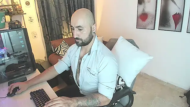 Snapshot of Leon_1234 chatting on January 13, 8:58 am Leon 1234 online show from January 13, 8:58 am