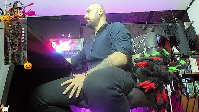 Snapshot of Leon_1234 chatting on October 29, 11:40 pm Leon 1234 online show from October 29, 11:40 pm