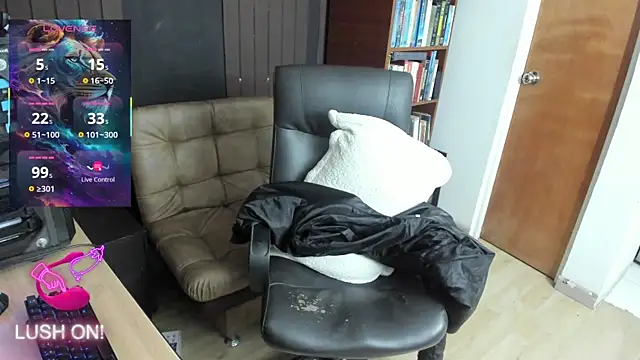 Snapshot of Leon_1234 chatting on March 4, 12:18 am Leon 1234 online show from March 4, 12:18 am