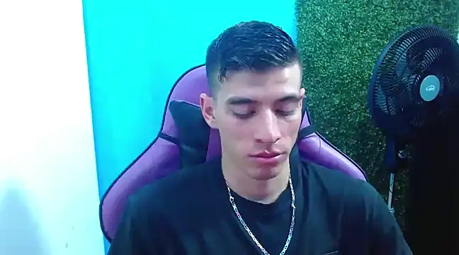 Snapshot of DEIBY_BABY chatting on December 11, 8:05 pm DEIBY BABY online show from December 11, 8:05 pm
