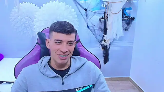 Snapshot of DEIBY_BABY chatting on October 30, 12:57 am DEIBY BABY online show from October 30, 12:57 am