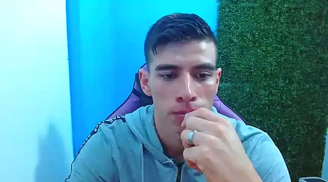 Snapshot of DEIBY_BABY chatting on December 2, 7:58 pm DEIBY BABY online show from December 2, 7:58 pm