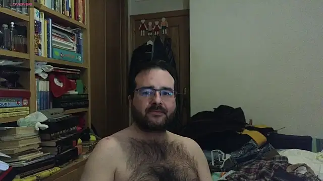 Snapshot of curiosillo83 chatting on December 27, 1:32 am curiosillo83 online show from December 27, 1:32 am