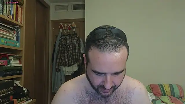 Snapshot of curiosillo83 chatting on October 7, 2:21 pm curiosillo83 online show from October 7, 2:21 pm