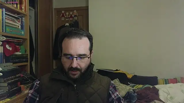 Snapshot of curiosillo83 chatting on January 10, 3:27 pm curiosillo83 online show from January 10, 3:27 pm