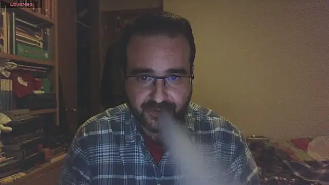 Snapshot of curiosillo83 chatting on January 23, 3:01 pm curiosillo83 online show from January 23, 3:01 pm