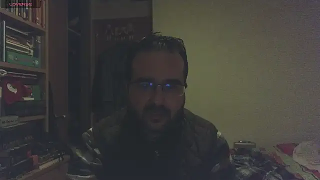 Snapshot of curiosillo83 chatting on January 23, 3:05 am curiosillo83 online show from January 23, 3:05 am