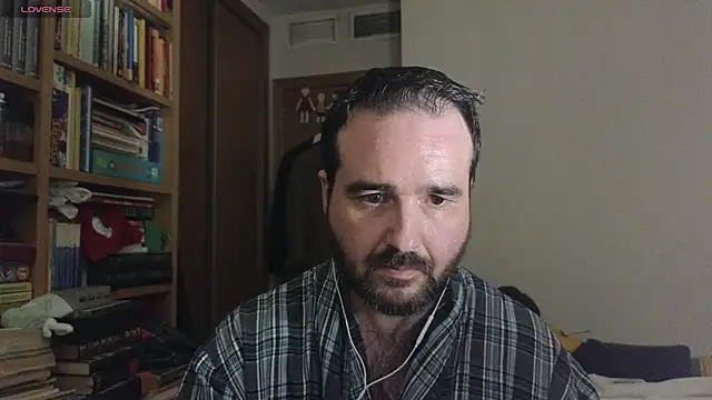 Snapshot of curiosillo83 chatting on January 4, 11:00 am curiosillo83 online show from January 4, 11:00 am